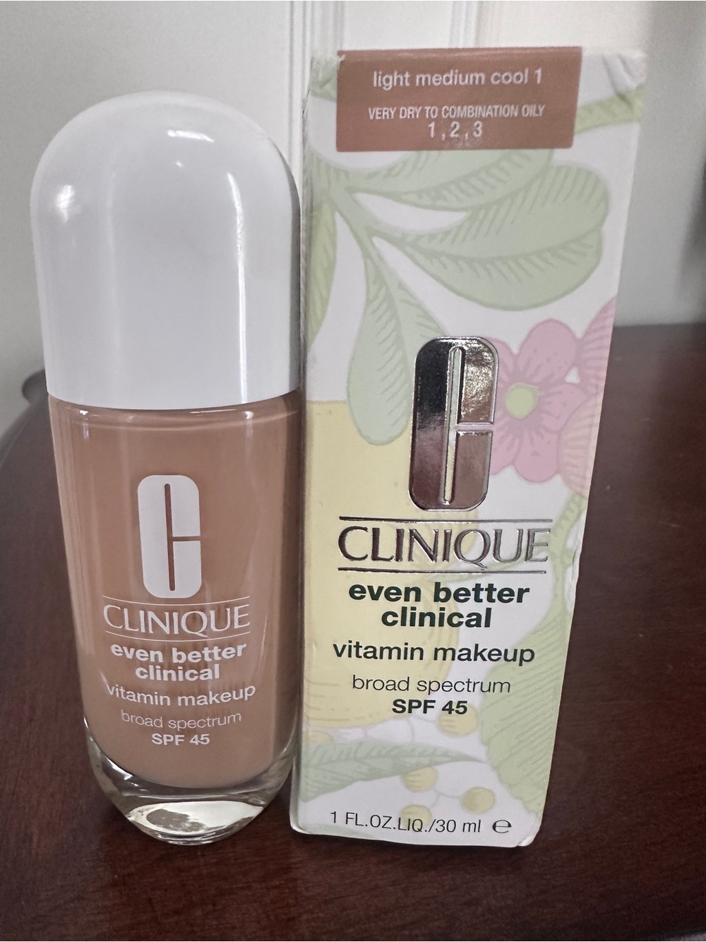 Clinique Even Better Vitamin Makeup foundation — Light Medium Cool 1
